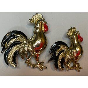 Gerry's Signed Rooster Brooch Pin Set